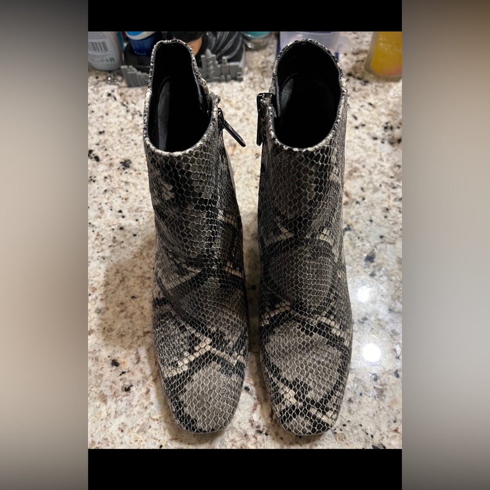 Circus by Sam Edelman Womens Kate Black-Ivory Ankle Boots